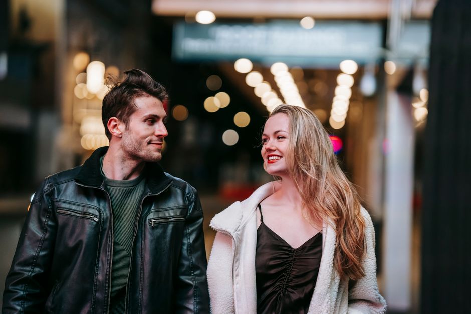 Flirtet sie nur zur Bestätigung? (Ego-Boost erkennen)
